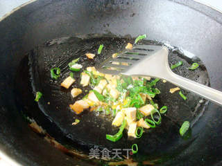 焦香鸡肉炒馒头的做法步骤:2
