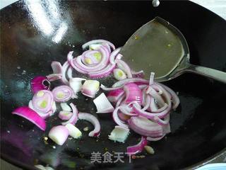 洋葱鱼丸片的做法步骤:4