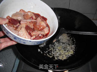 使您拿得起放不下筷子的美食——尖椒烧鸡块的做法步骤：3
