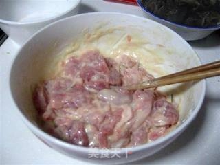 黑木耳滑肉片——家乡菜的做法步骤:3