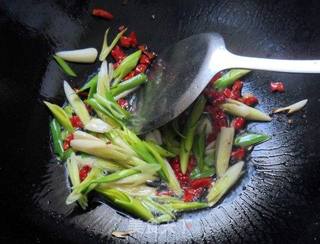 又是腊肉飘香时:芥兰炒腊肉的做法步骤:5