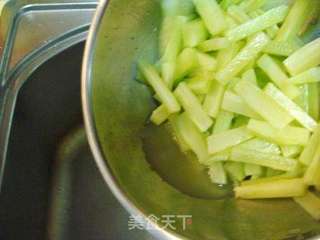 私家菜“黑椒香干炒笋条”的做法步骤：6