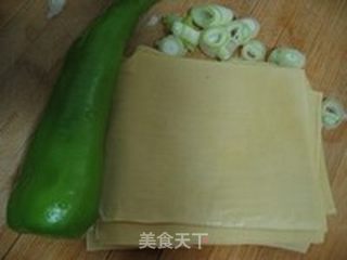 家常菜尖椒干豆腐的做法步骤：1