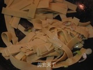 家常菜尖椒干豆腐的做法步骤：4