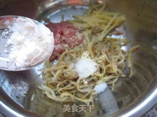 银鱼肉丝蒸藕片的做法步骤：2