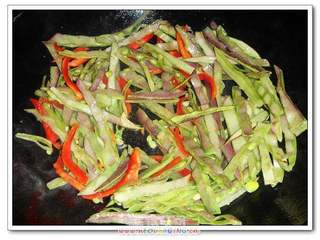 扁豆炒肉丝的做法步骤：7