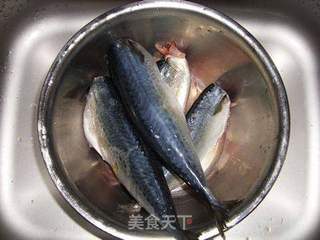 沙丁鱼炖土豆的做法步骤：2