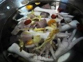 栗子鸡脚汤的做法步骤:5