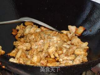家常香芹香干青椒炒五花的做法步骤:10