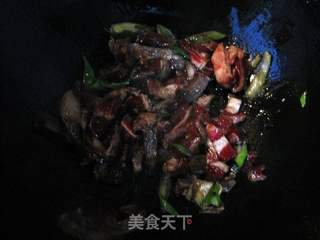 牛肉炒胡萝卜丝的做法步骤：3