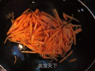 牛肉炒胡萝卜丝的做法步骤：4