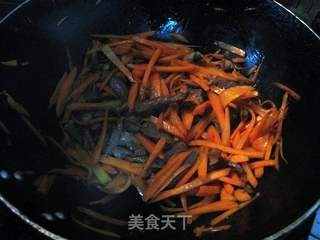 牛肉炒胡萝卜丝的做法步骤：5