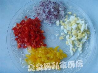 金枪鱼沙拉包的做法步骤:2