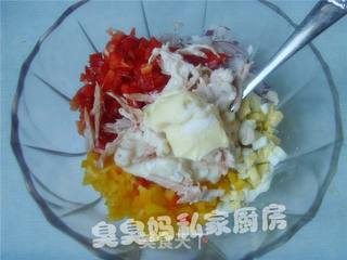金枪鱼沙拉包的做法步骤:3