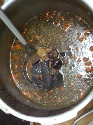 何首乌黑豆乌鸡汤的做法步骤:6