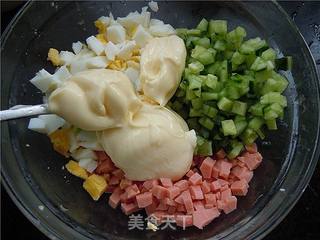 鸡蛋火腿黄瓜沙拉三明治的做法步骤:5
