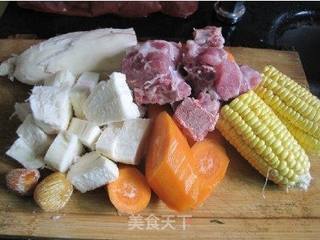 粉葛玉米骨头汤的做法步骤:2