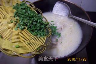 【鲈鱼精典吃法】---《酱爆大葱鲈鱼片》河鲜餐的做法步骤：44