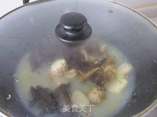 茨菇木耳炖河蚌的做法步骤:12