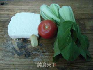 青菜炖豆腐的做法步骤：1