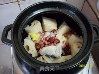 莲藕龙骨汤的做法步骤：4