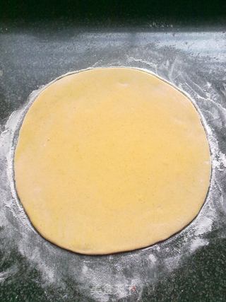 热腾腾的金瓜手工汤面的做法步骤:6