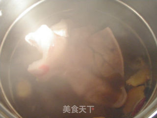让人食指大动的下酒菜--卤猪耳朵的做法步骤:8