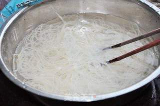 海鲜炒粉干的做法步骤:5