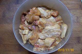 【飞禽美味精典】《萝卜大葱炒乳鸽》的做法步骤：5