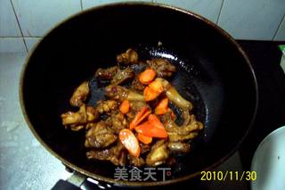 【飞禽美味精典】《萝卜大葱炒乳鸽》的做法步骤：14