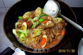 【飞禽美味精典】《萝卜大葱炒乳鸽》的做法步骤：18