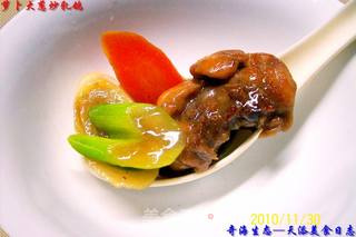 【飞禽美味精典】《萝卜大葱炒乳鸽》的做法步骤：21