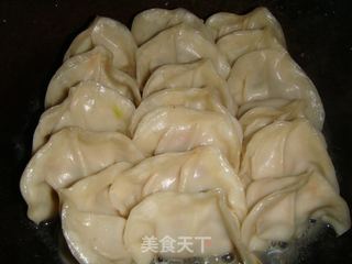 三鲜锅贴饺的做法步骤：8