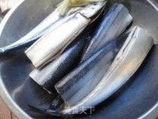 香煎秋刀鱼的做法步骤:2