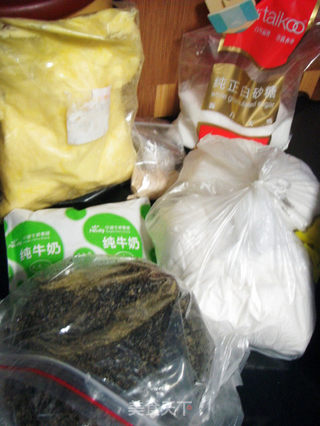 适合秋冬健康养生--黑芝麻核桃吐司（吐司之旅5）的做法步骤：1