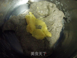 适合秋冬健康养生--黑芝麻核桃吐司（吐司之旅5）的做法步骤：3
