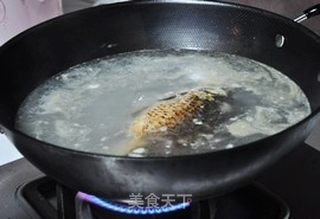 鲫鱼荷包蛋萝卜丝汤的做法步骤:4