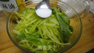 爽口小菜--凉拌莴笋丝的做法步骤：3