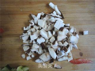 腊肉五彩蝴蝶面的做法步骤:2
