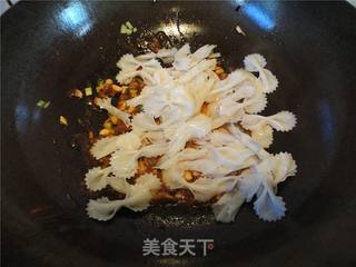 腊肉五彩蝴蝶面的做法步骤:18