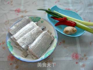 葱香带鱼的做法步骤：1
