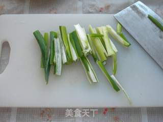 葱香带鱼的做法步骤：2