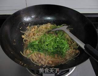 肉酱虾仁拌意面的做法步骤：16