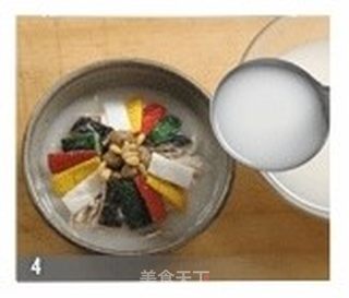 韩国芝麻小鸡菜蔬汤的做法的做法步骤:4