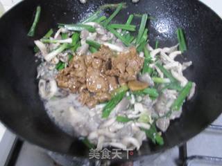 大蒜姬菇炒肉片的做法步骤：9