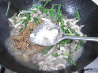 大蒜姬菇炒肉片的做法步骤：10