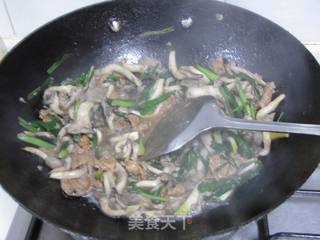 大蒜姬菇炒肉片的做法步骤：11