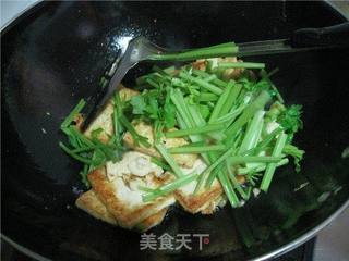 芹香蒜茸豆腐的做法步骤：4