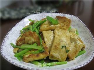 芹香蒜茸豆腐的做法步骤：5