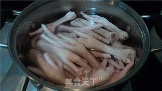豉油鸡脚的做法步骤：1